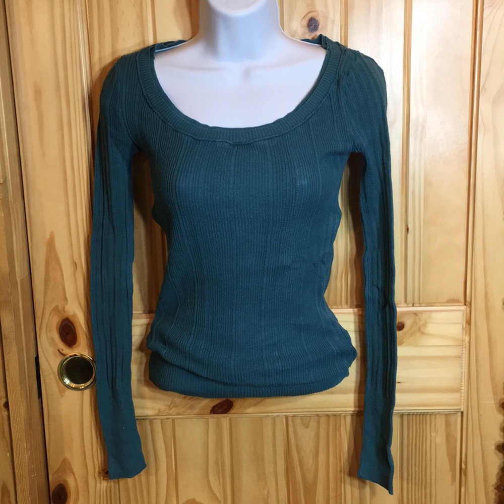 Cute Long sleeved ribbed light tee